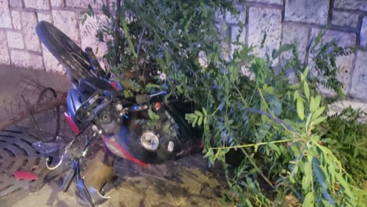 Un motociclista murió tras perder el control y chocar en la Cañada