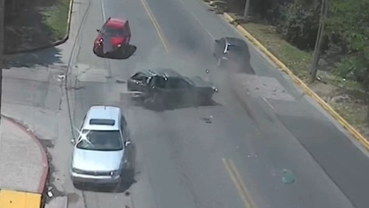 Choque múltiple en barrio Guiñazú deja dos mujeres hospitalizadas