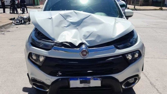 Trágico accidente en Isla Verde: Joven de 19 años pierde la vida en un choque entre una moto y una camioneta