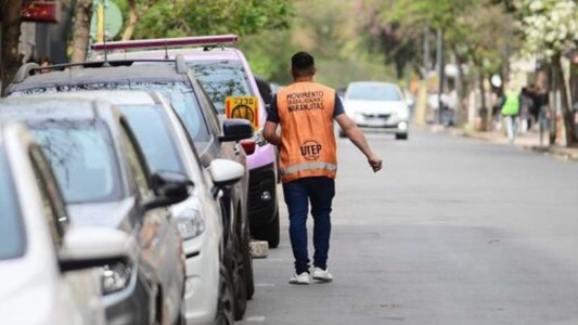 Detienen a un “naranjita” por destrozar el espejo de una camioneta