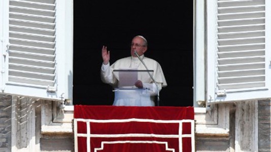 El papa Francisco pidió "liberar al mundo de la violencia terrorista"