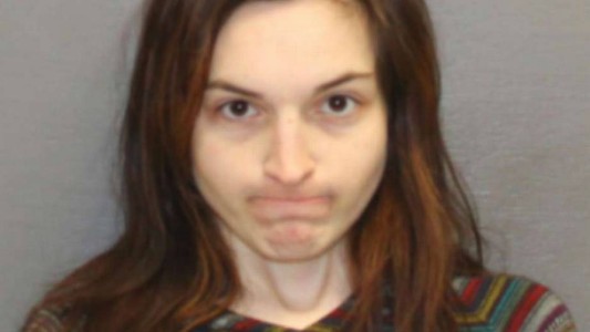 Una mujer amenazó a su ex novio con un machete y lo obligó a tener sexo con ella