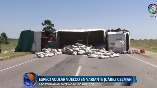 Volcó un camión en variante Juárez Celman.