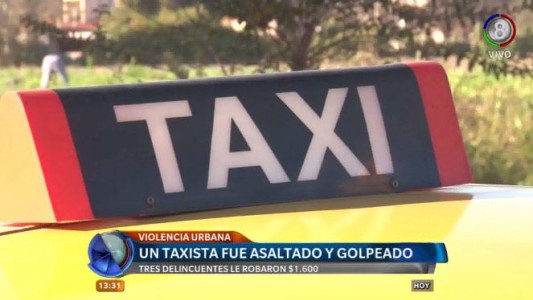 Taxista se bajó del móvil e impidió que le robaran a una mujer