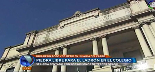 Ladrón se escondió en un aula de tercer grado