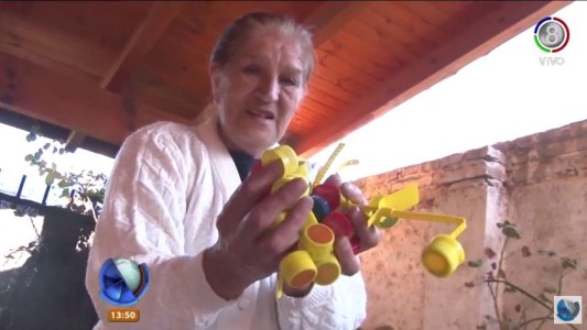 Una abuela ejemplar | Juntó 4 millones de tapitas para comprarle la silla de ruedas a su nieto