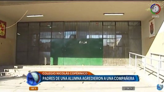 Padres de una alumna agredieron a una compañera