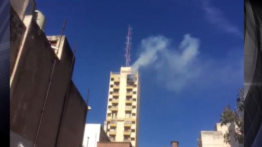 Pérdidas totales tras incendiarse un departamento de la calle Deán Funes