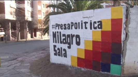 Detenidos por pintar un mural con el rostro de Milagro Sala