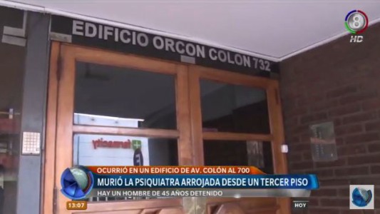 Una mujer muere tras ser arrojada desde un tercer piso