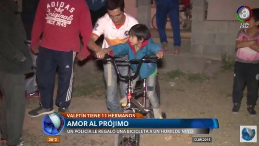 "Un regalo de Dios": El sueño de Valentín se cumplió en forma de bicicleta