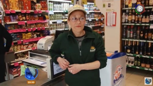 Un gesto de honestidad: Empleados de supermercado encuentran y devuelven 75 mil pesos