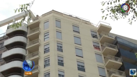 Investigan la muerte de un joven que cayó al vacío desde un décimo piso