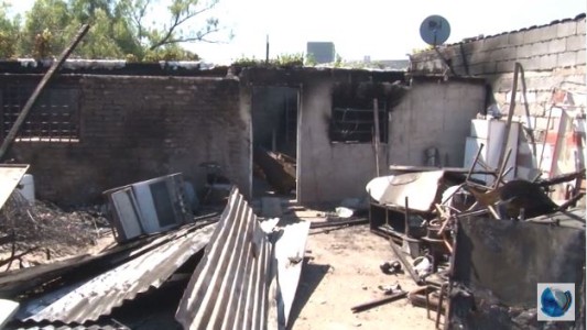 Una familia perdió todo tras incendiarse su casa en barrio Marcelo T. De Alvear