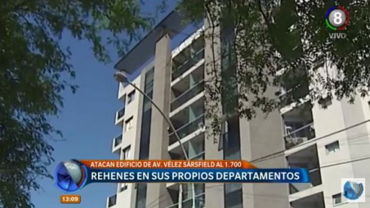 Tras el video del robo, apedrearon al edificio de Vélez Sarsfield 1700