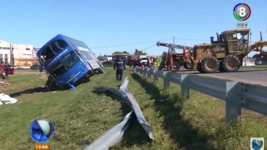 Tragedia en Rio Cuarto: Dos víctimas fatales tras vuelco de un colectivo
