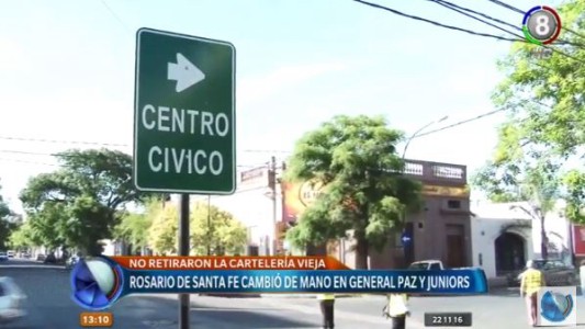 Cambió el sentido de la Rosario de Santa Fe, pero no retiraron la cartelería vieja