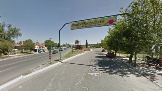 Huerta Grande: Vecinos denuncian el vertido de líquidos cloacales al cauce del arroyo