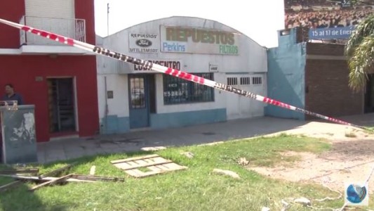 Por la rotura de un caño de desagüe, se hunde el frente de una vivienda