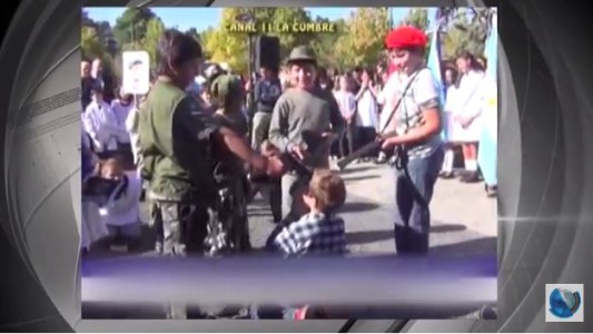 El acto de la polémica: La directora del colegio dijo que no hubo simulacro de fusilamiento