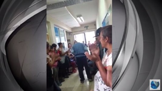 Trabajadoras reclamaron a la provincia por el pago de deudas por confección de mochilas