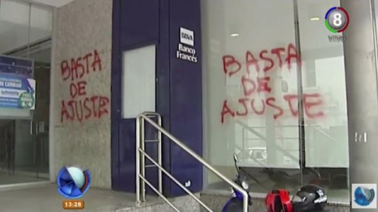 Paro nacional: Hubo pintadas en los bancos extranjeros
