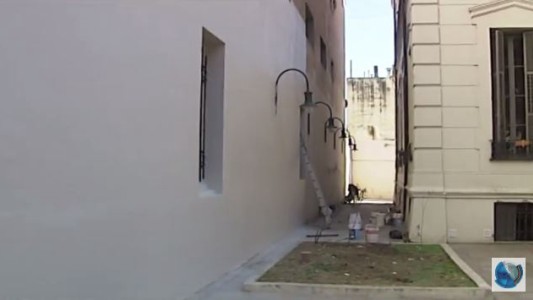 Pintó un mural y a los pocos días se lo taparon