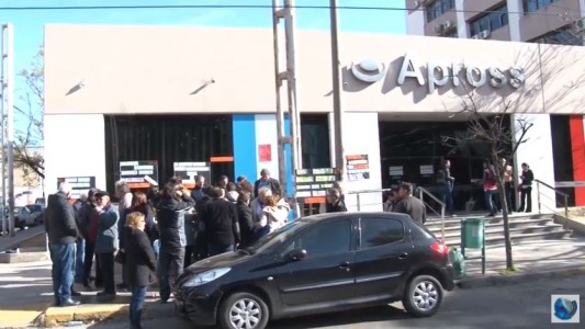 Reconocido médico en huelga de hambre pide reintegro al Apross