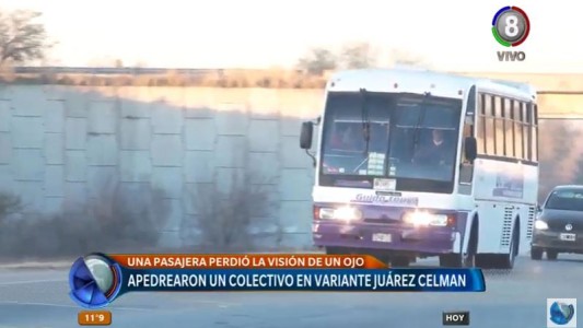 Una mujer esta grave tras recibir una pedrada mientras viajaba en colectivo