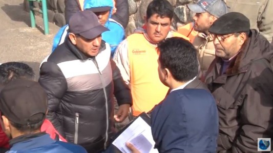 Carrerros reclamaron por la desvinculación de 37 servidores urbano