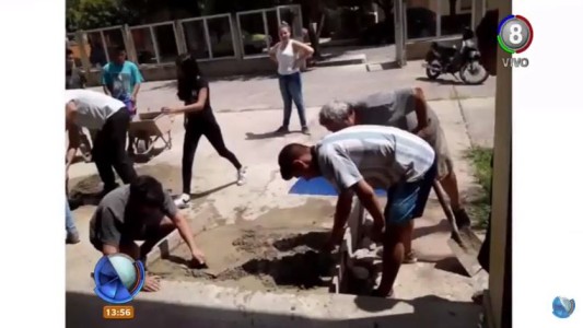 Escuela solidaria: Padres, alumnos y docentes construyeron rampas para discapacitados