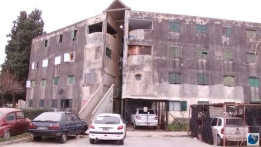Vecinos de barrio Sep reclaman por hundimientos y rajaduras en departamentos