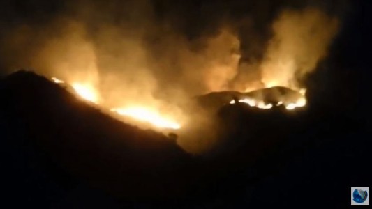 Dos detenidos tras voraz incendio en el Cerro Uritorco
