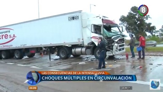 En medio de la tormenta, choque en cadena en circunvalación
