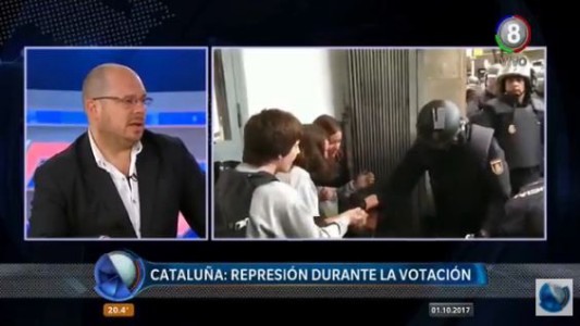 Cataluña: Durante el referéndum policías se enfrentaron con los votantes