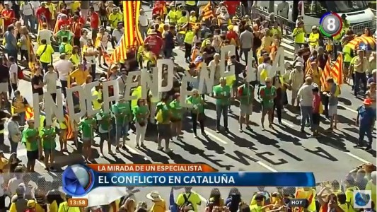 Cataluña declara su independencia pero en suspenso