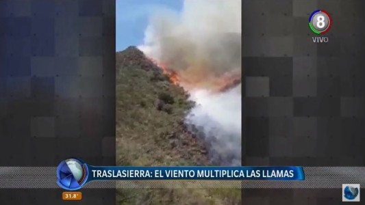 Bomberos combaten incendios en Traslasierras