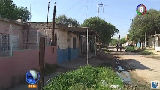 Vecinos del delincuente atacaron a un policía para evitar que lo detengan