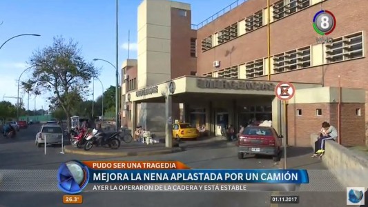 Mejora levemente el estado de salud de la nena aplastada por un camión
