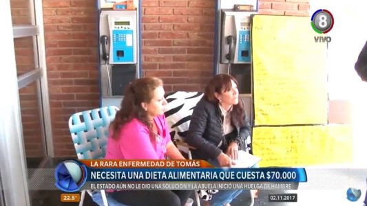 Se encadenó en la puerta del Hospital de Niños para pedir por su nieto