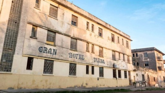 Ordenan desalojar el Gran Hotel Viena y crece la alarma en Miramar de Ansenuza