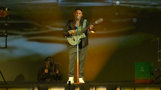 Alejandro Sanz cerró su paso por Argentina con un show emotivo ante miles de fans en el Kempes