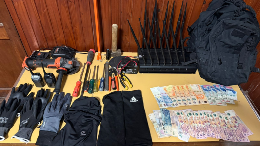 Laboulaye: secuestraron una camioneta investigada por un robo y hallaron inhibidores de señal