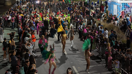 Carnaval del Suquía 2026: dos noches gratuitas con 800 artistas en el corredor del río