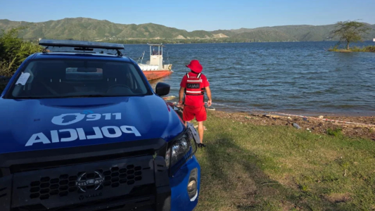 Tragedia en el lago San Roque: murió un hombre tras el vuelco de una lancha