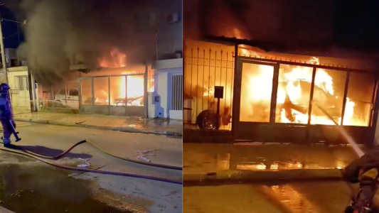 Un incendio destruyó dos vehículos y una cochera en B° Alto Alberdi