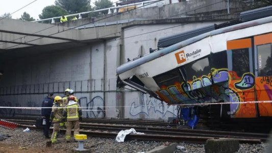 España registró dos nuevos accidentes ferroviarios: un maquinista muerto y al menos 20 heridos