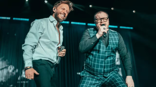 Sin Bandera celebró sus 25 años con un concierto a sala llena en Quality Arena