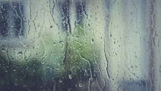 Sábado de tormentas fuertes en Córdoba: rige una alerta por lluvias y calor moderado