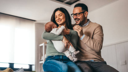 Salta amplía la licencia por maternidad y paternidad a 120 días para la administración pública